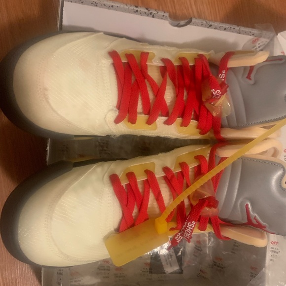 Lightly stained Retro Jordan Sail 5’s - Picture 6 of 7